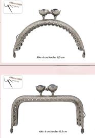 Boquilla de monedero o funda de gafas, en color oro viejo y perla blanca en el cierre | 1373